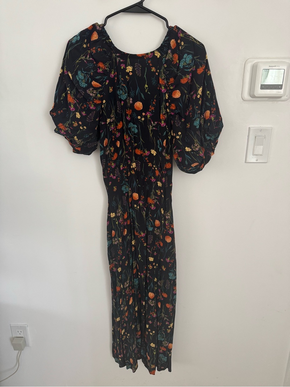 Black Floral Puff-Sleeve Maxi Dress